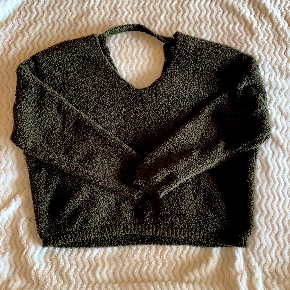 Super soft sweater with cut out in the back